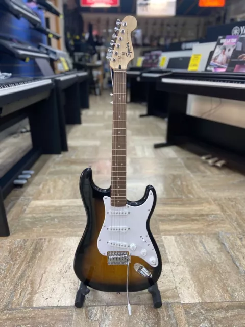 SQUIER BULLET  SUNBURST Fender Stratocaster Chitarra Elettrica TREMOLO