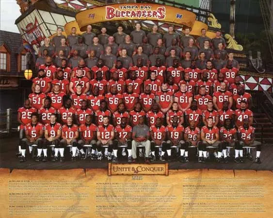 2010 Tampa Bay Buccaneers Football Team 8X10 Photo Picture