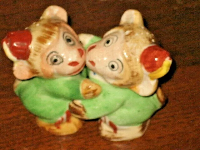 Vintage Anthropomorphic Hugging Monkeys Salt & Pepper Shakers Japan