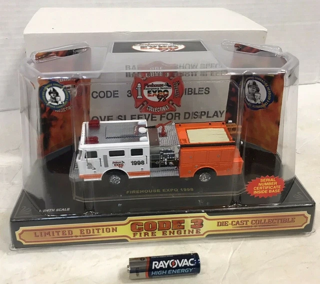 Code 3 Collectibles Firehouse Expo 1998 Fire Truck  #12202 New In Box 1:64