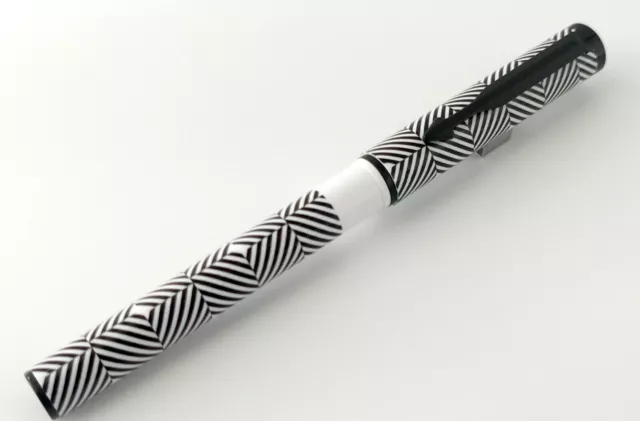 Parker Beta Special Edition Roller Ball Pen Stylo à bille Labyrinthe Noir...