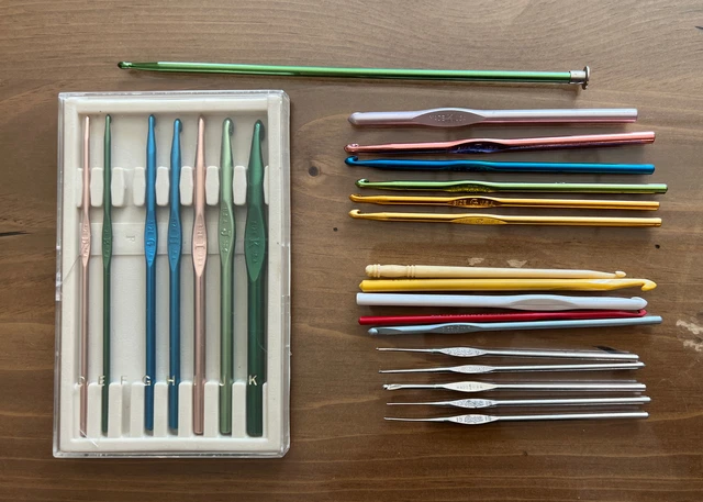 VINTAGE lot of Boye Bates, Milward Assorted sizes Crochet Hook Needles 24 VINTAGE lot of Boye Bates, Milward Assorted sizes Crochet Hook Needles 24