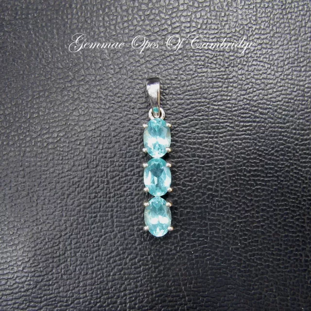 9k 9ct White Gold Apatite Gemstone 3 Stone Bar Pendant 1.77g 26mm 2.19cts