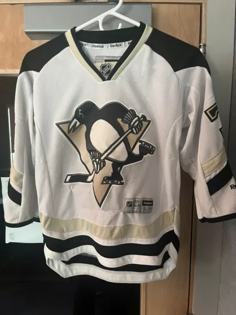 Pittsburgh Penguins on X: Evgeni Malkin has ditched his non-contact jersey  in favor of a regular white practice jersey. 👍  / X