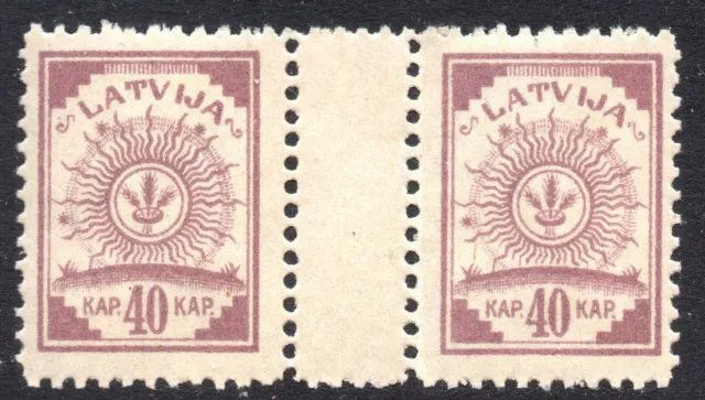 LATVIA LETTLAND GUTTER PAIR 2 STAMPS 40 KOPEKS Sc. 79 1920-21s 782