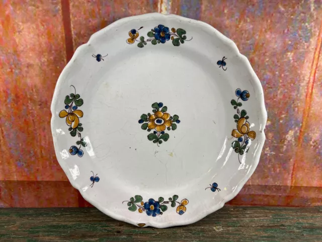 Ancienne assiette en faience de La Rochelle 18eme décor floral