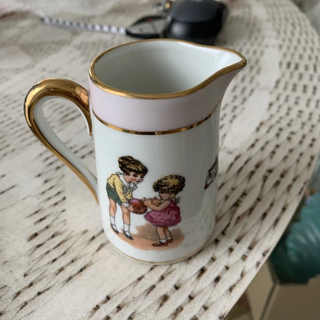 PETIT POT A LAIT OU CREMIER, porcelaine de Limoges, décor  enfantin