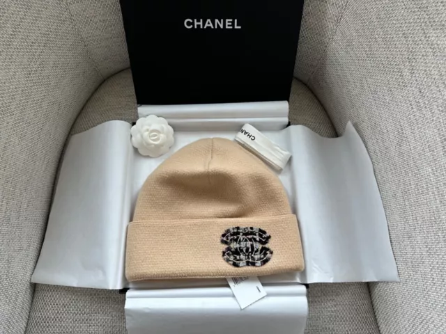 BNIB 100%AUTH Chanel 21A Ivory 100%Cashmere Beanie Hat Beaded Chanel Script