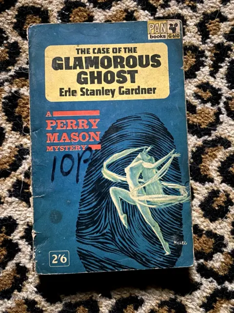 THE CASE OF THE GLAMOUROUS GHOST - ERLE STANLEY GARDNER - Perry Mason PAN - 1963