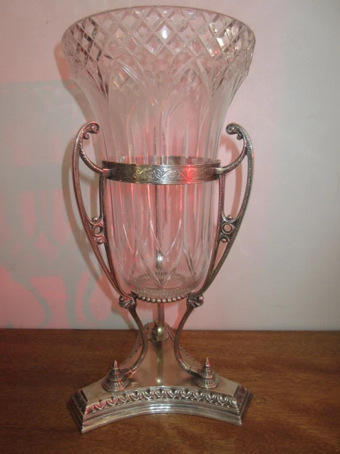 Coupe / Vase sur pied Tripode Hinks's Benetfink & Co London, silver plate.H31 cm