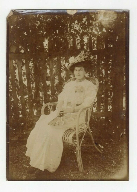 LIV2401 Vintage Photo Photography Women Fashion Hat Garden Country Chair