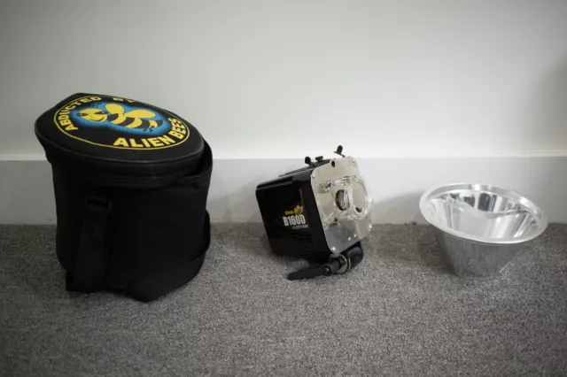 Paul C. Bluff AlienBees B1600 Photo Light - Black - No Power Cable