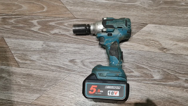 Makita DTW285Z 18V Brushless 1/2" Impact Wrench 5.0 Ah Li-on Battery