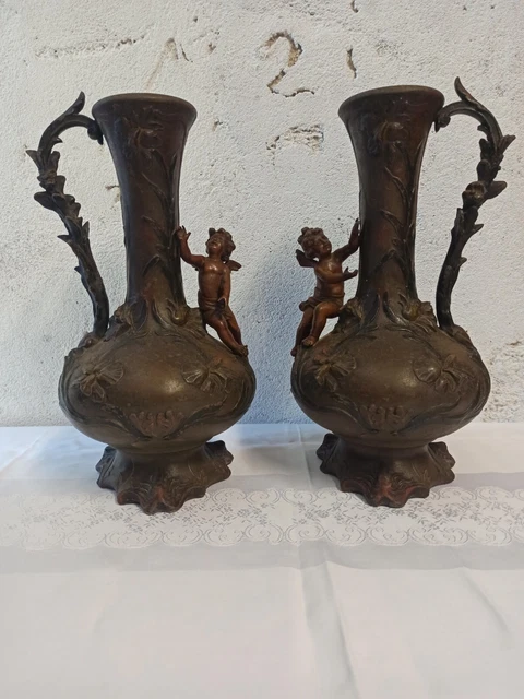 Petit Vase Ancien En Bronze Signé Elias – Motif Muguet Et Fleurs En Relief
