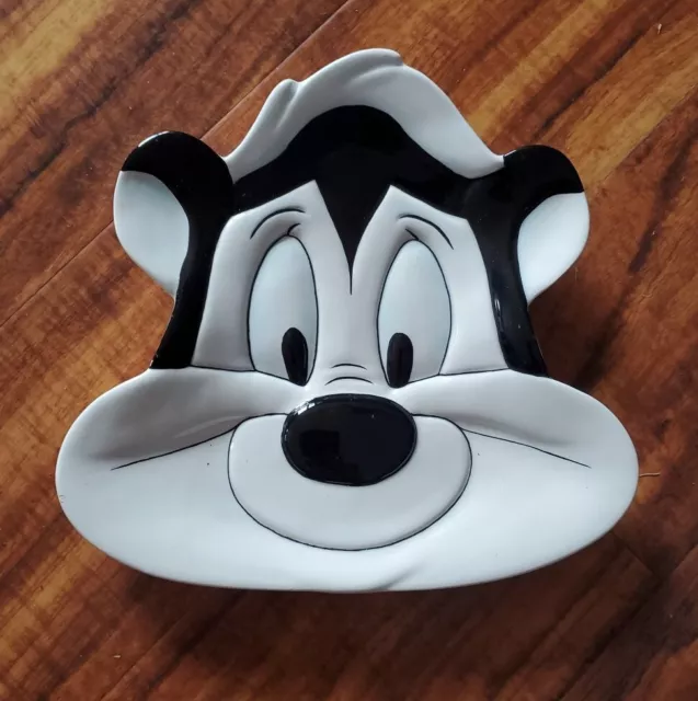 Looney Tunes Ceramic plate Pepe Le Pew Hanging plate Vintage 1994