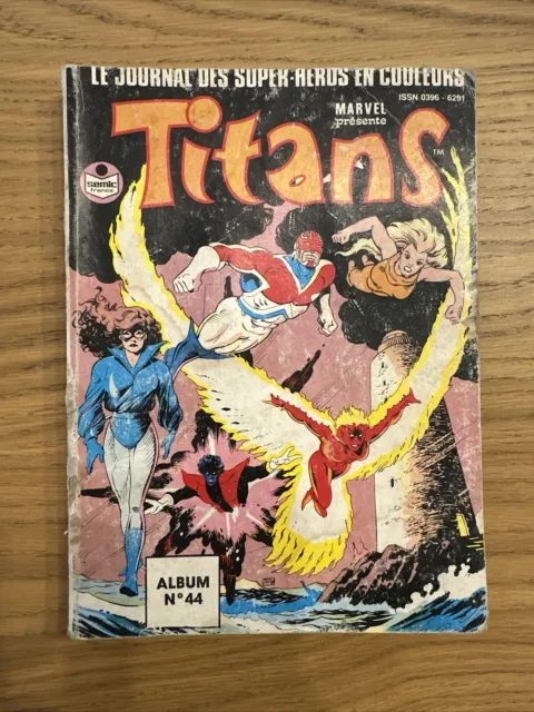 Revue " le journal des super héros en couleurs TITANS n° 44 "