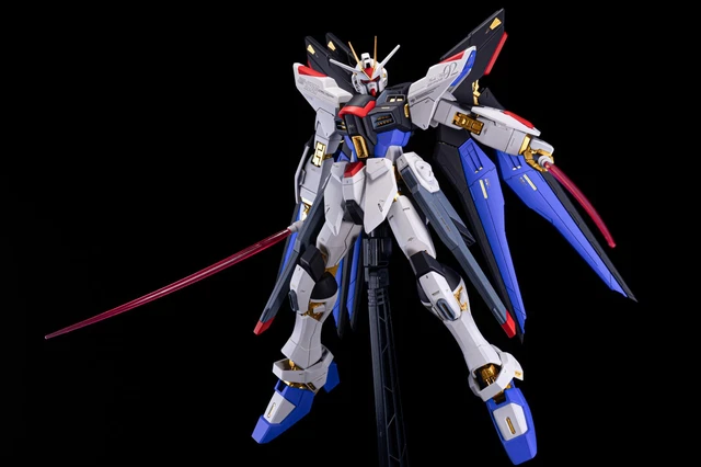 Bandai MG 1/100 Freedom Gundam Ver 2.0 - Fini, Construit Et Peint Au Japon (occasion)
