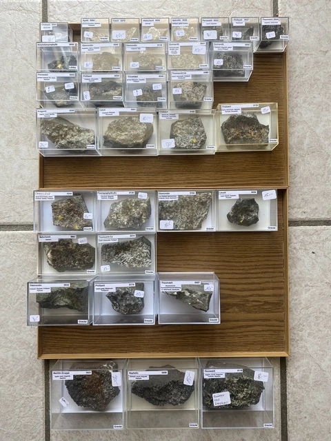 1 Lot 33 Mineralien, Graulai (10)