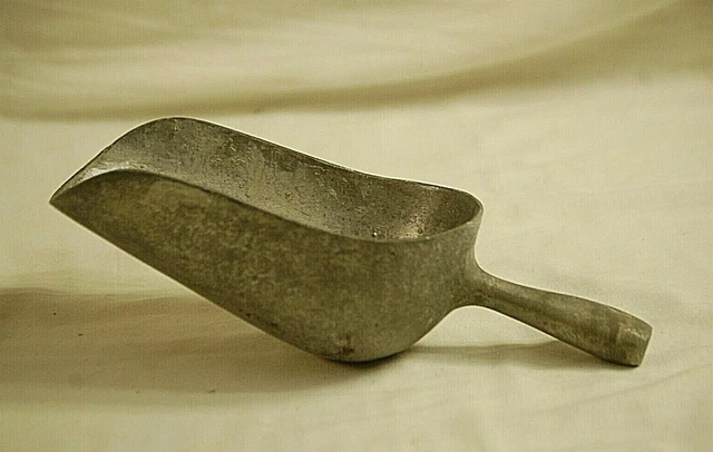 Vintage Cast Aluminum Animal Feed Farm Restaurant Bar Ice Scoop Barware Tool