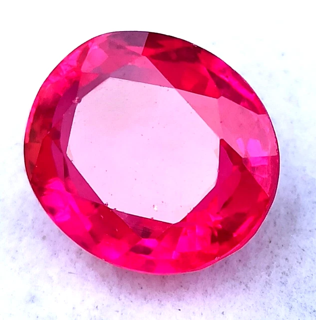 Pietra preziosa sciolta di Ceylon di forma ovale di zaffiro rosa naturale...