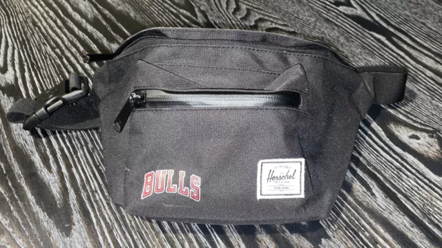 Herschel Chicago Bulls Black NBA basketball fanny pack Herschel Chicago Bulls Black NBA basketball fanny pack