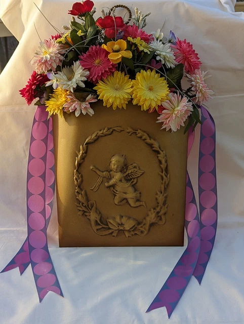 SOUTHERN LIVING AT HOME GLORIOUS DOOR BUCKET CHERUB w/ RIBBONS and FLOWERS DECOR