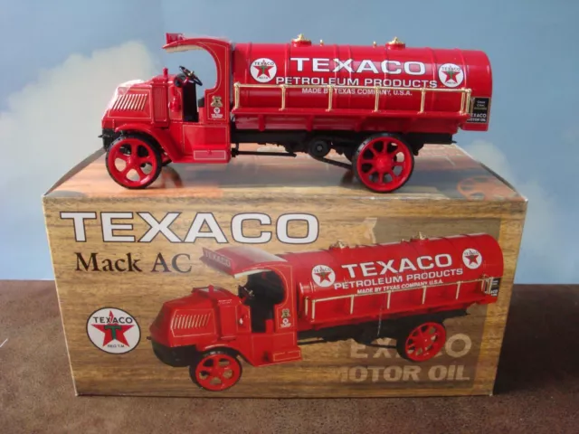 1920's Texaco Mack AC Die Cast Tanker Truck- 1/34 scale 1st Gear #19-2572 LN/BOX