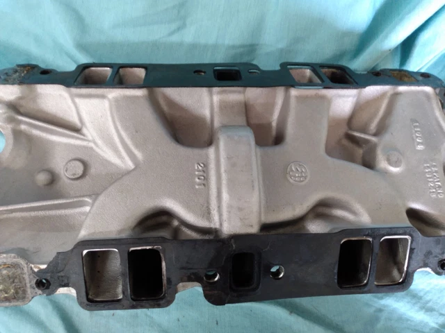 1969 Chevrolet Edelbrock Performer 2101 Aluminum Intake Manifold off a Corvette