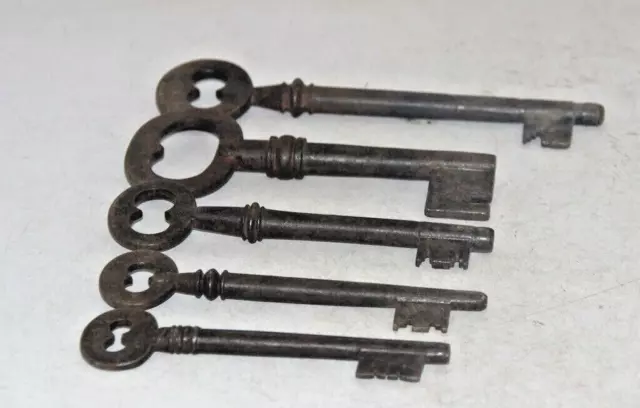 Juego vintage de 5 llaves de hierro hechas a mano de forma única de gran...