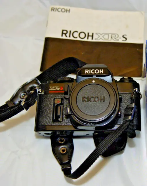 Analog Spiegelreflexkamera Ricoh XR-S, mit Bedienungsanleitung, Schulterriemen
