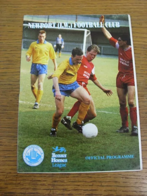 03/09/1991 Newport Isle Of Wight v Poole Town [Southern League Cup] . FREE POSTA