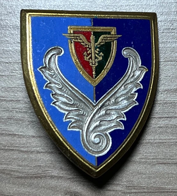 INSIGNE EMAILLÉ AVEC pucelle. Service Intendance Force Françaises en Allemagne. EUR 14,99
