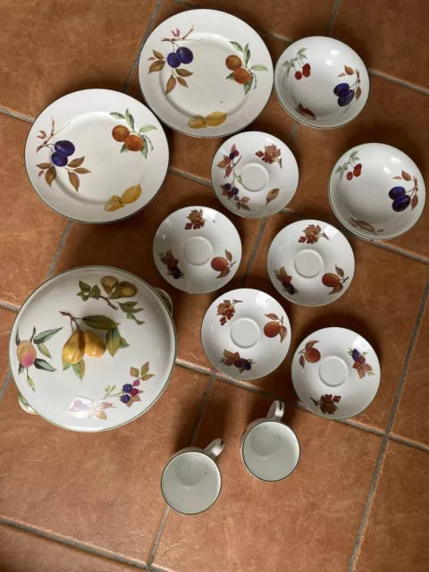 Royal Worcester Evesham Vale. Assorted Tableware. Collection Preferred.