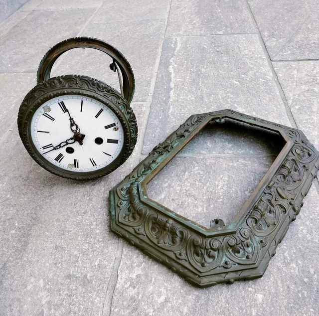 Horloge ancienne mouvement pendule à fil et garniture bronze borne Napoléon 3