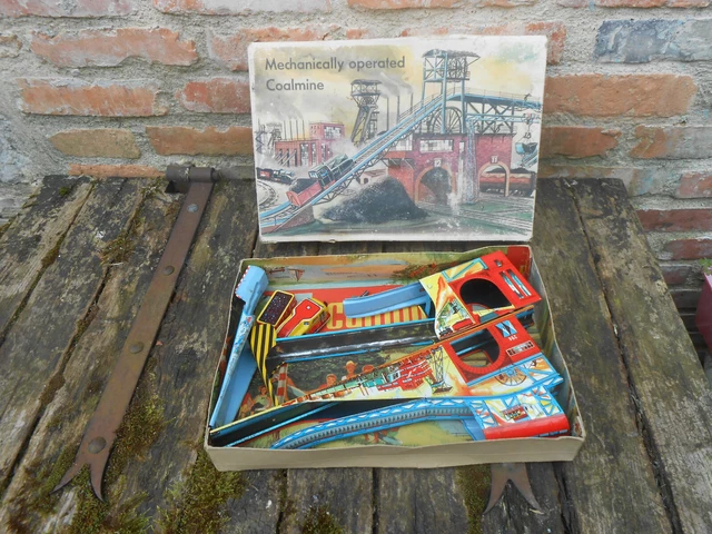 JOUET ANCIEN - Circuit Technofix GP grand prix tôle lithographiée