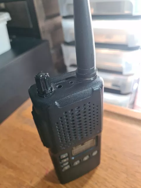 Talkie-walkie ICOM IC-F4SR  sans chargeur vendu UNIQUEMENT POUR PIÈCES