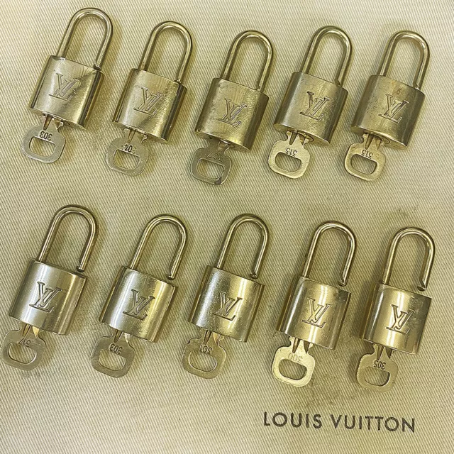 Authentic Louis Vuitton Gold Bouton de Manchette Crew Gold Cufflinks with  Green Taiga Storage Case