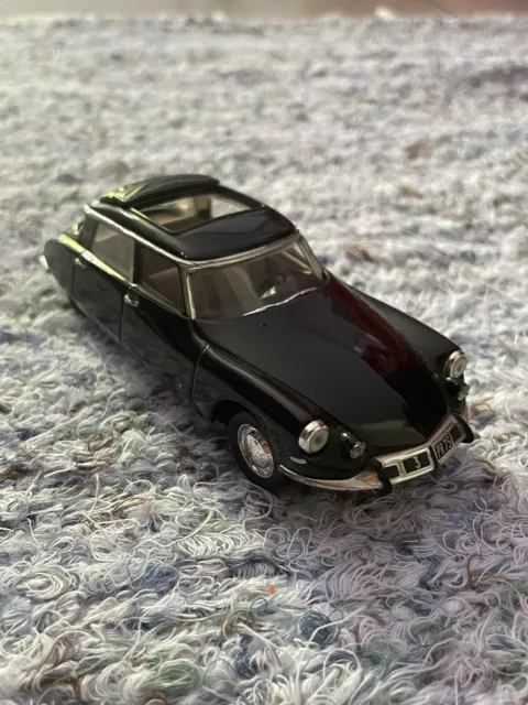 Voiture Miniature Citroën DS présidentielle Norev général De Gaulle Norev 1/43