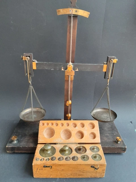 Alte Waage Laborwaage Apothekerwaage  Schule  Physik  Labor Lehrmittel