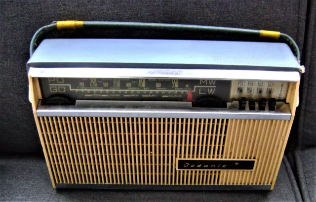 Ancien petit poste radio transistor portable OCEANIC Triton ITT vintage 60s bleu