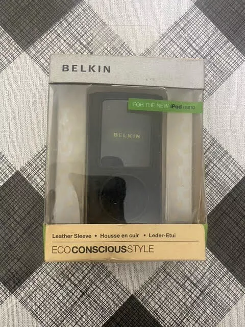 Belkin Ipod Nano 4th Gen Leather Sleeve / case BLACK