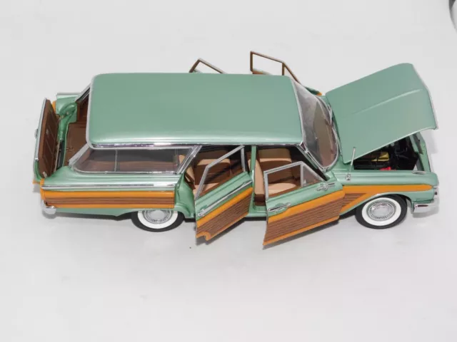 Franklin Mint 1961 Ford Country Squire Station Wagon 1:24 Die Cast Model