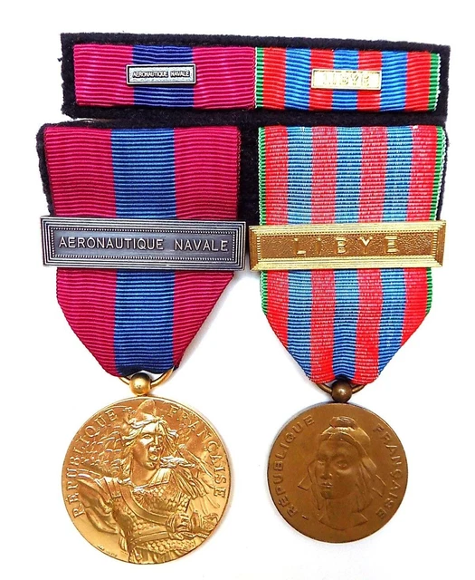 PLACARD DEF NAT "Aéronautique Navale" et Commémo "Libye" + barrette