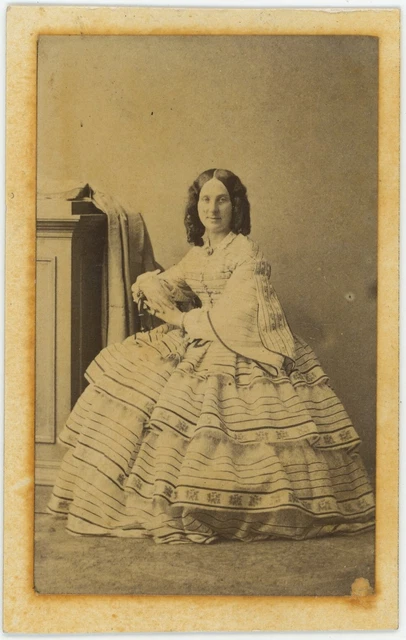 CDV Original 1865 – Femme En Robe Par Disdéri, Photo Ancienne Paris