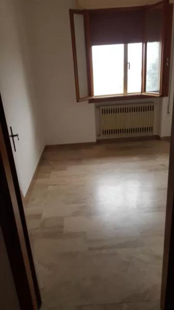 Vendesi spazioso appartamento bifamiliare con giardino et garage  3