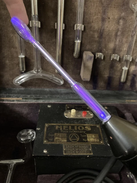 HELIOS Hochfrequenz Heilapparat im Koffer, 20er Jahre, Violet Wand Gerät, works 2