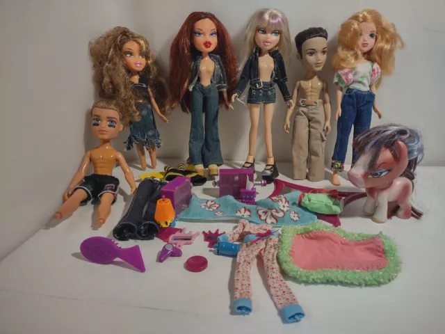 BRATZ Doll LOT 7 pc. Dolls MGA Moxie + Accessories