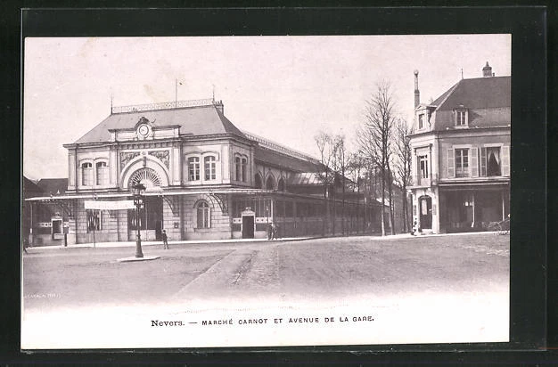 CPA Nevers, Marche Carnot et Avenue de la Gare