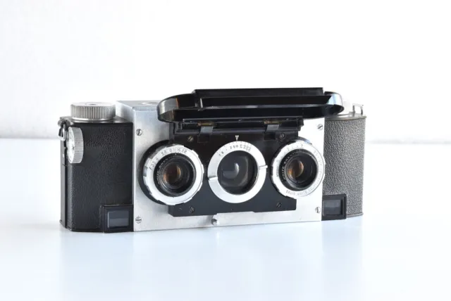 STEREO REALIST 35mm CAMERA..MODEL 1041  BY DAVID WHITE CO.  1952