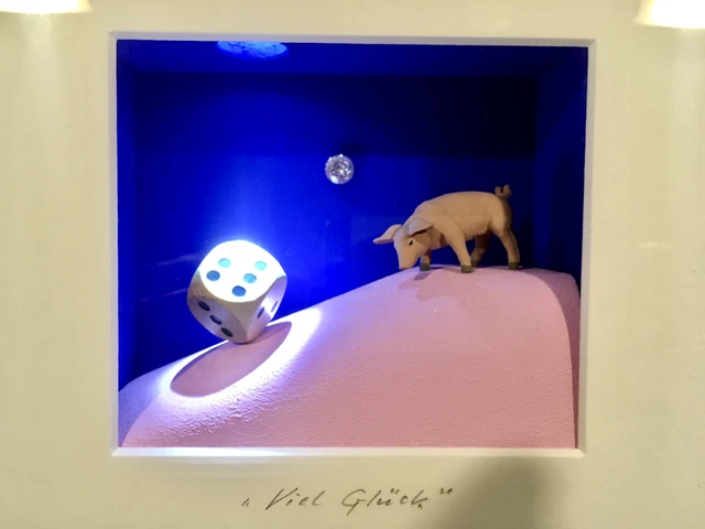 Volker Kühn - original 3D object "Good luck!" hands signed, museum glass